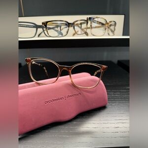 Prodesign Denmark frame. 3607 in color 5022. The Essential collection